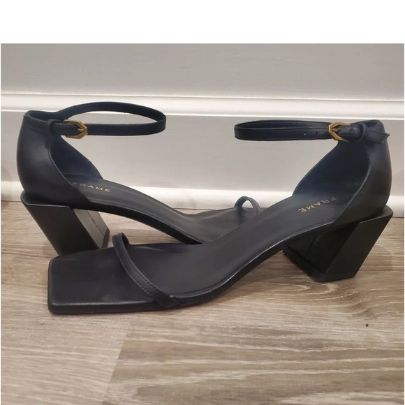 FRAME
Le Summit Sandal - Black
S378  size 39.5 US 9.5 new - Picture 10 of 17